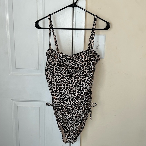 Kona Sol Leopard Print Ruched One
Piece Swim Suit Size L - Picture 3 of 14